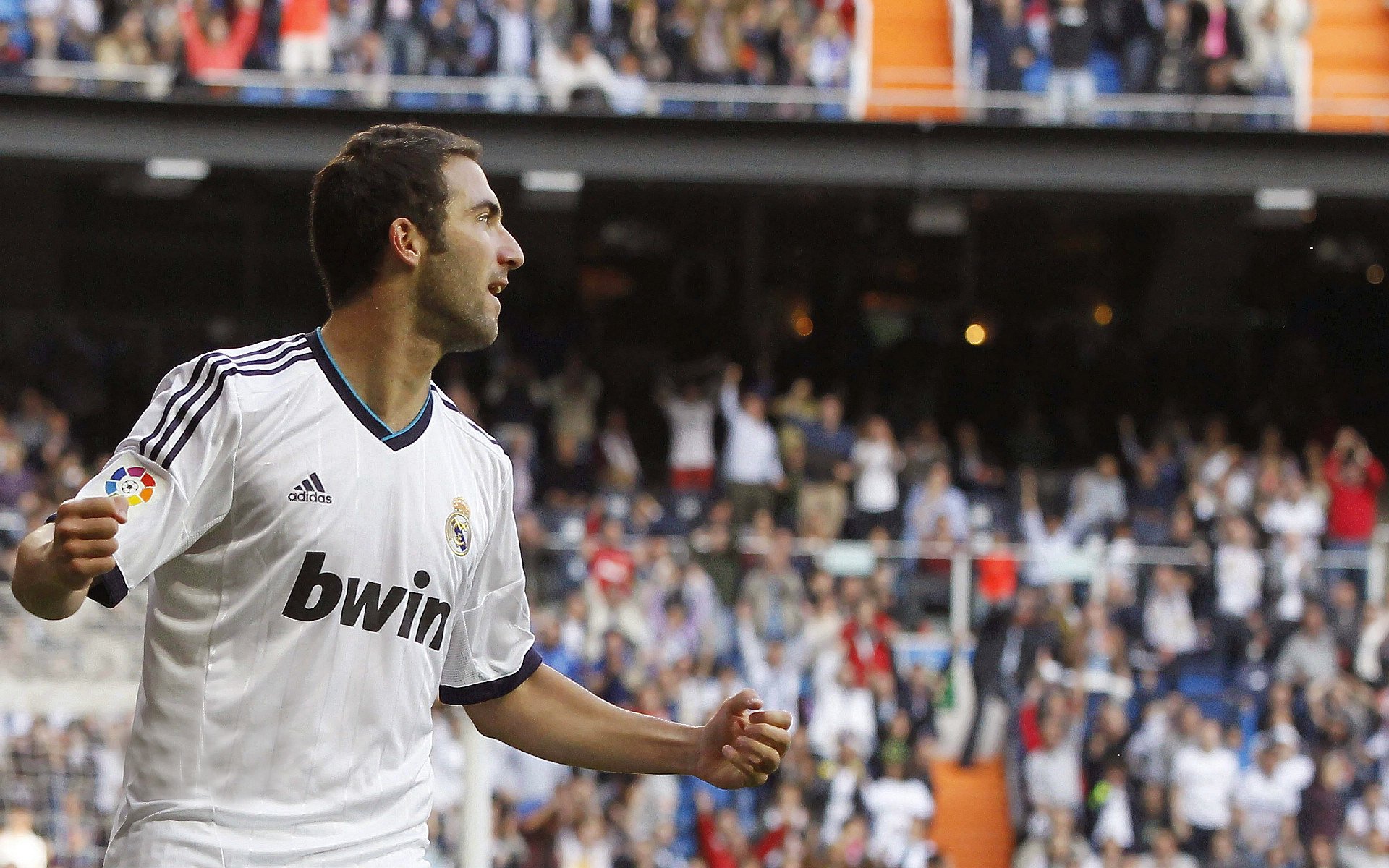 爱游戏电竞同步-意甲五佳瞬，精彩进球和神级扑救令人震撼，意甲最佳